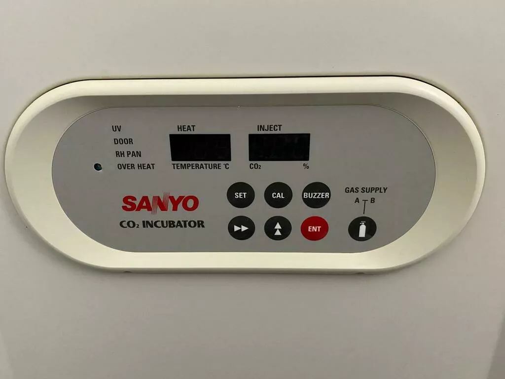 углекислотный co2 инкубатор sanyo mco-18 в Ростове-на-Дону 4