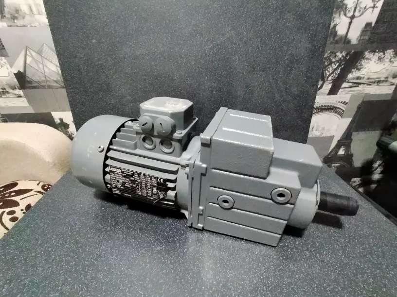 Фотография продукта Мотор-редуктор lenze модель en60034